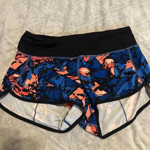 Lululemon 2.5 inch speed up shorts blue and pink printed with inner liner size 2 - Picture 2 of 5